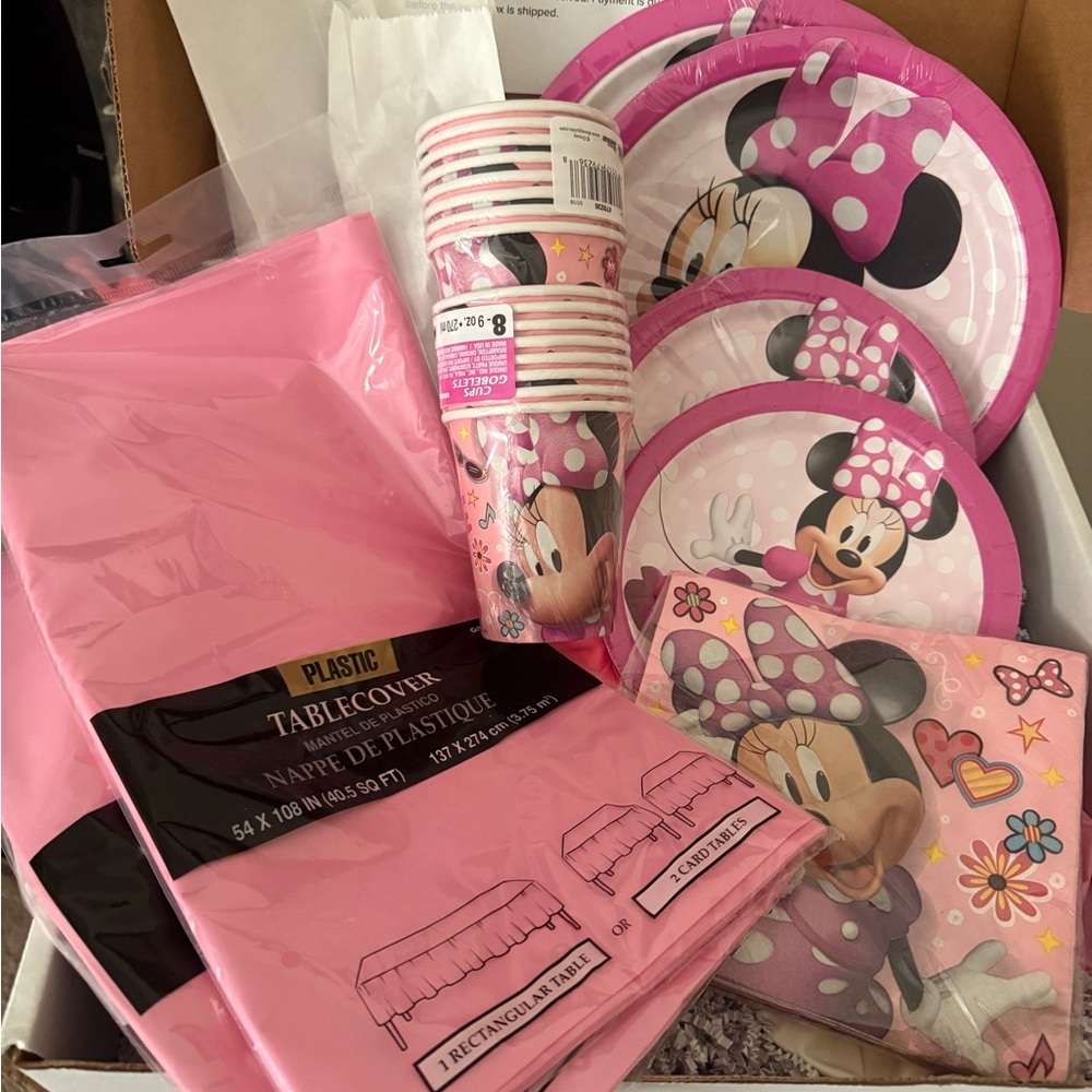 Disney Minnie Mouse Pink Disposable Tableware Set